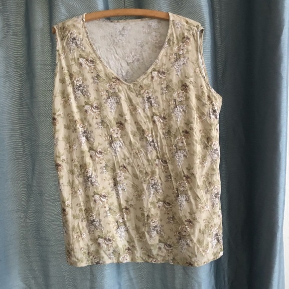 Floral Sleeveless V-Neck Top- no tags- 24” pit to pit- real pretty - Picture 2 of 12